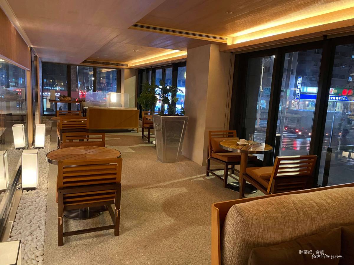 住宿| 和逸飯店台北忠孝館Hotel Cozzi 近捷運、離華山文創園區走路只要 5 分鐘,對面還有超人氣阜杭豆漿 - 第9張圖